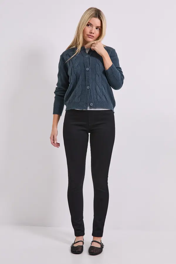 How to Wear Black Pants