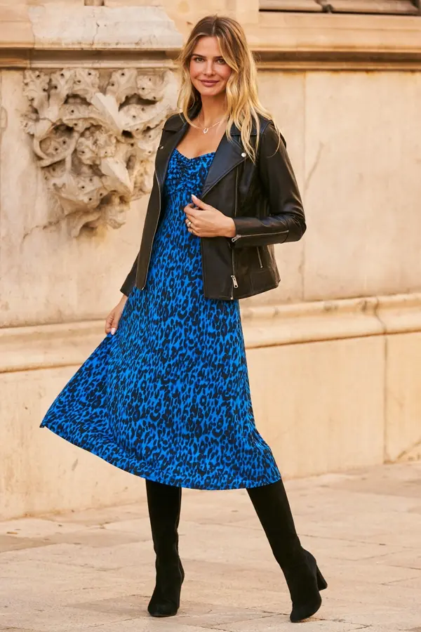 Suede Knee High Boots Outfit