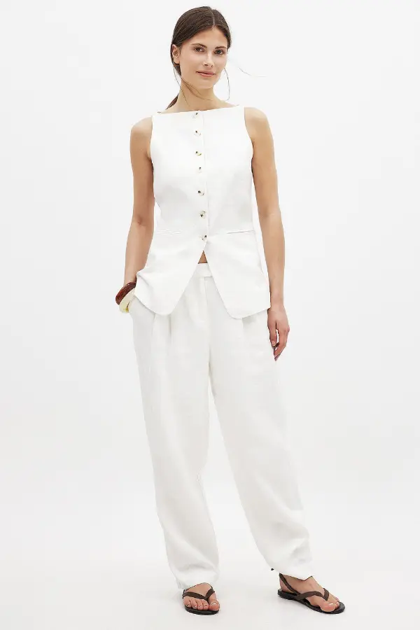 How to Style White Linen Pants