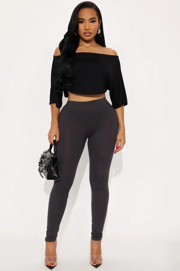 Outfit Ideas With Grey Leggings