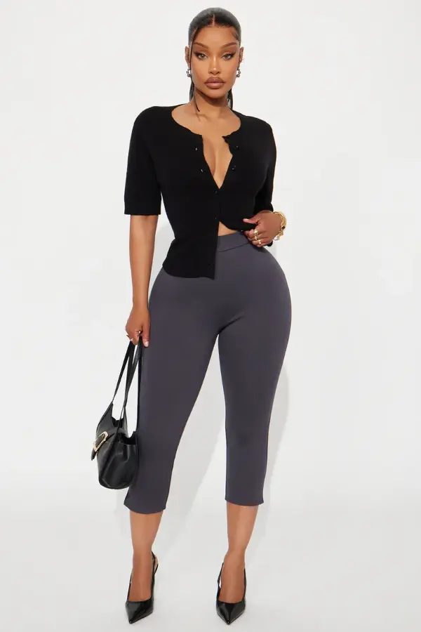 What to Wear With Grey Leggings