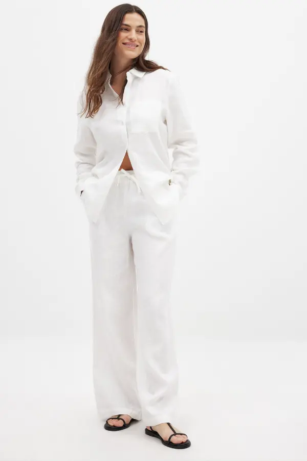 What to Wear With White Linen Pants