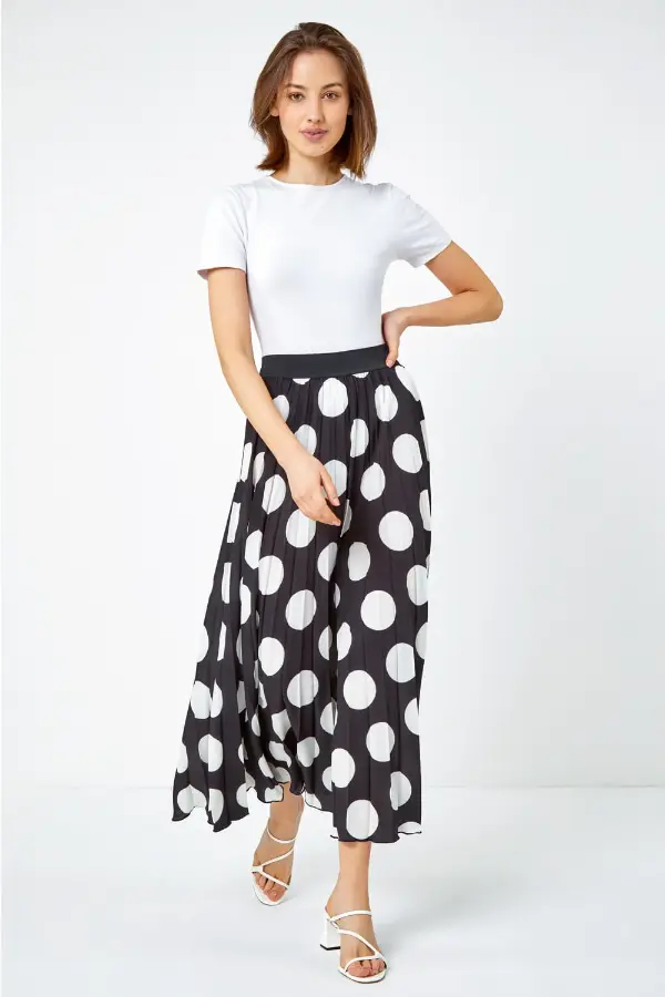 Black Polka Dot Skirt Outfit