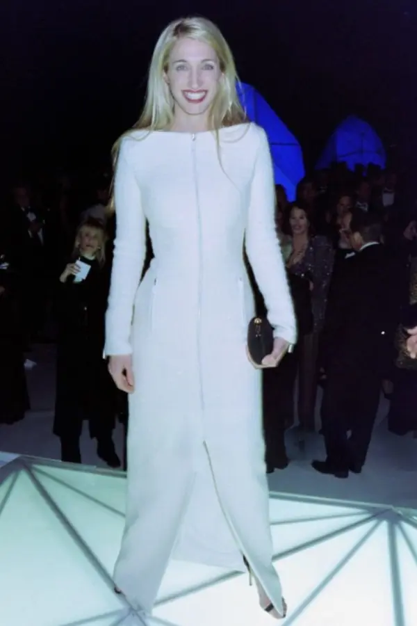 Carolyn Bessette Outfits