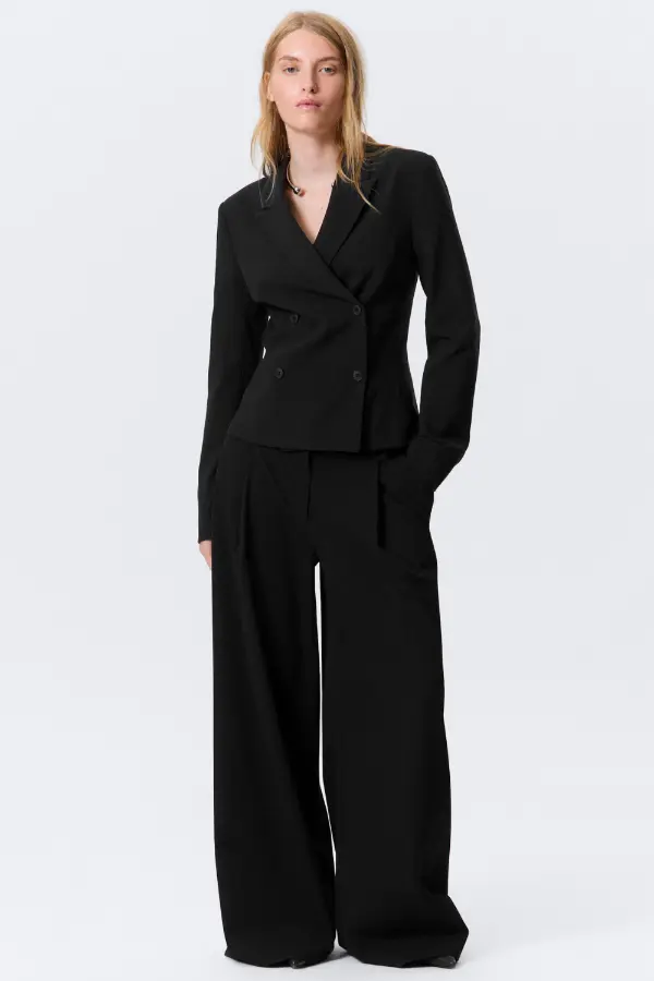 Short Black Blazer Outfits For Women