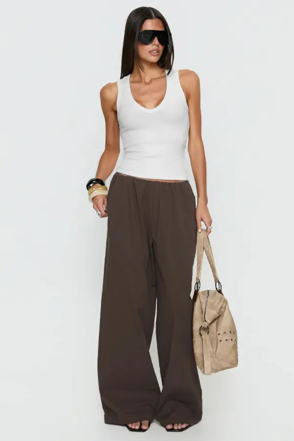 What Goes With Brown Pants